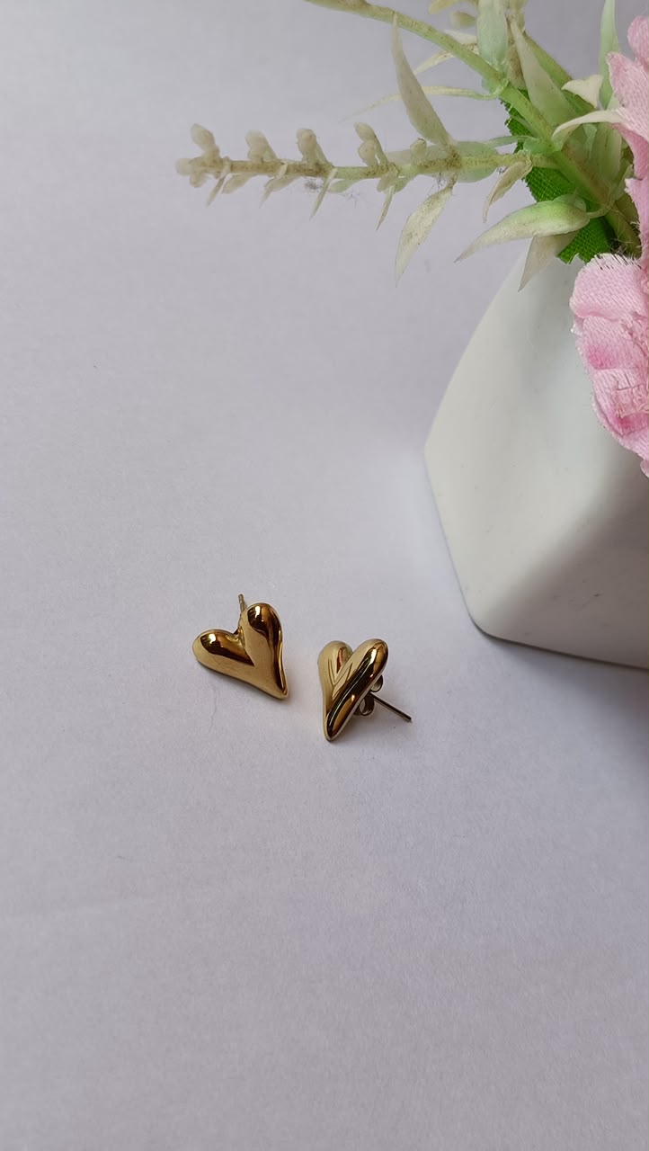 Heart stud earrings