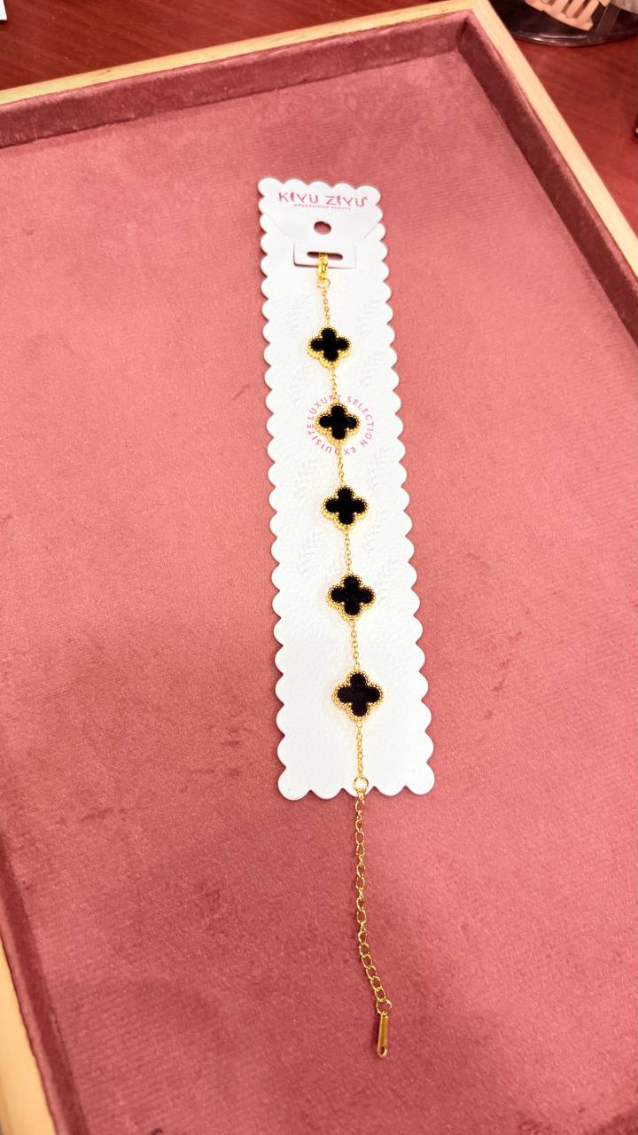 Black clover chain bracelet