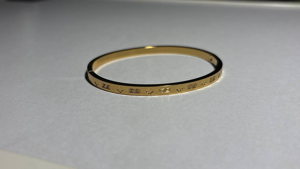 Sleek Clover Kada Bracelet