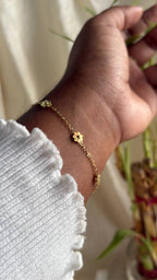 Small Gold Flower Chain Bracelet
