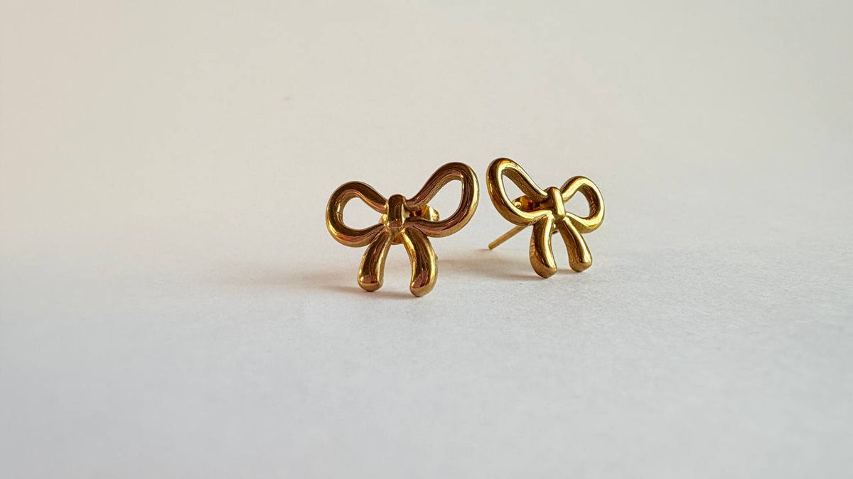 Bow stud earrings